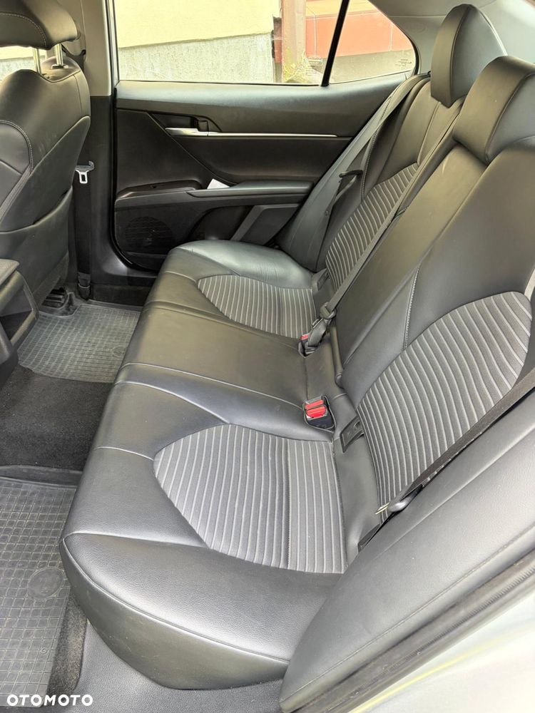 Toyota Camry - 11