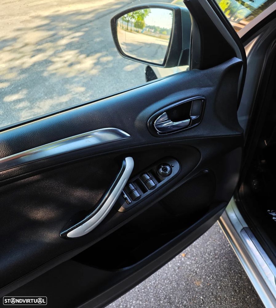 Ford S-Max 2.0 TDCi Titanium 7L - 12