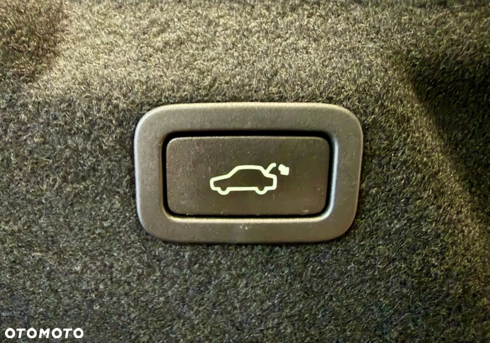 Jaguar XE - 24