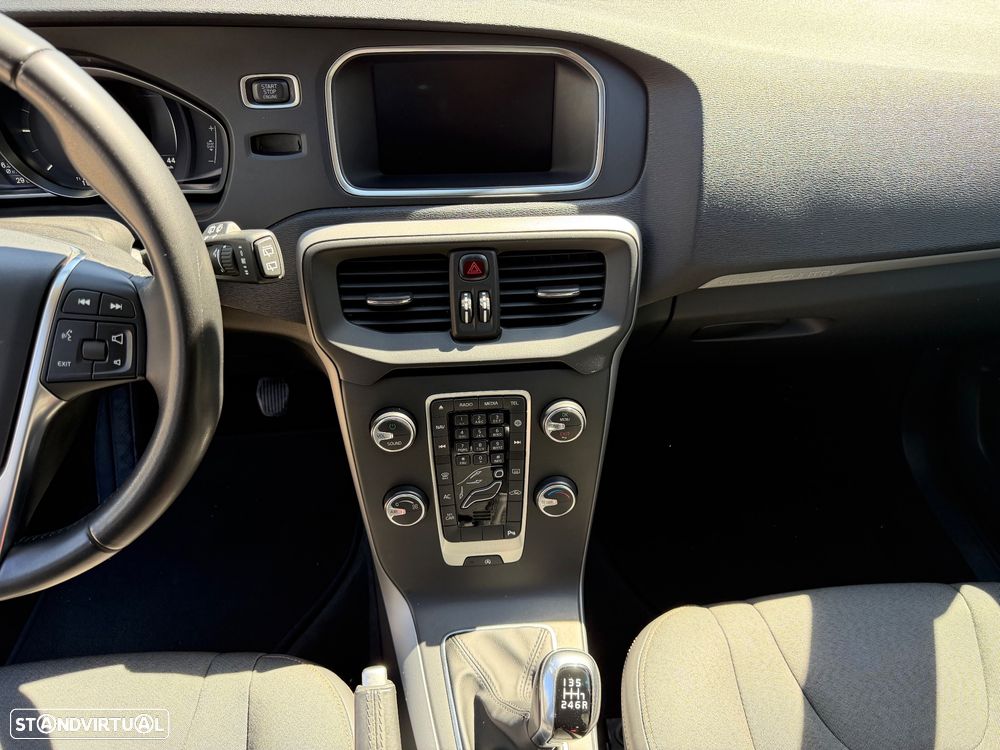Volvo V40 D3 Momentum - 14