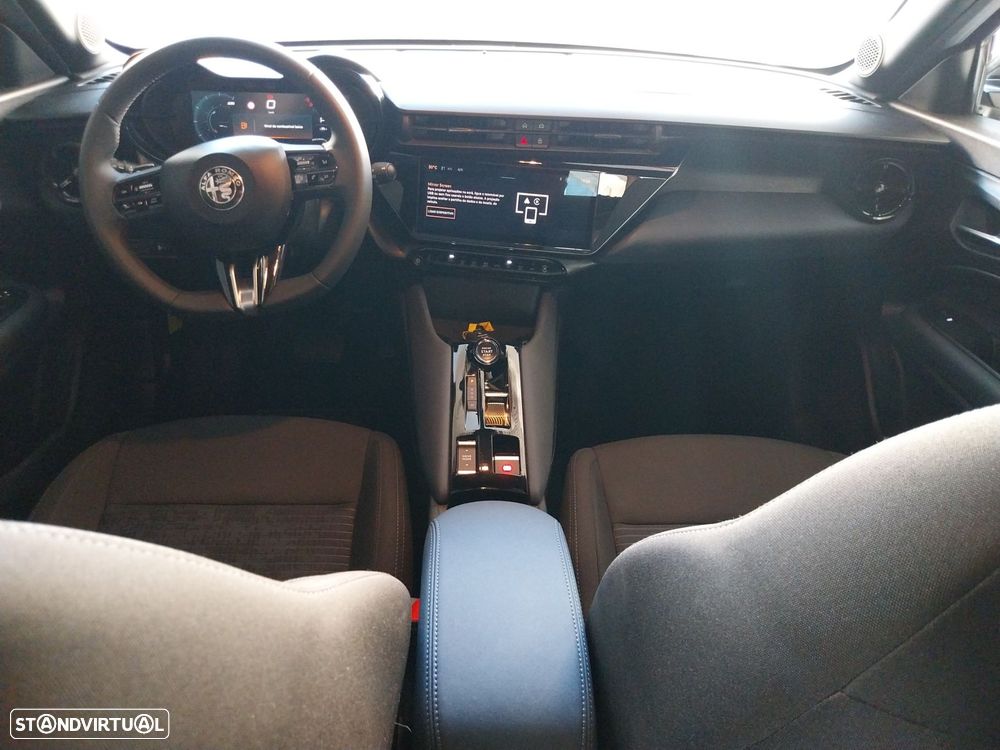 Alfa Romeo Junior 1.2 Ti Q4 eDCT6 - 12