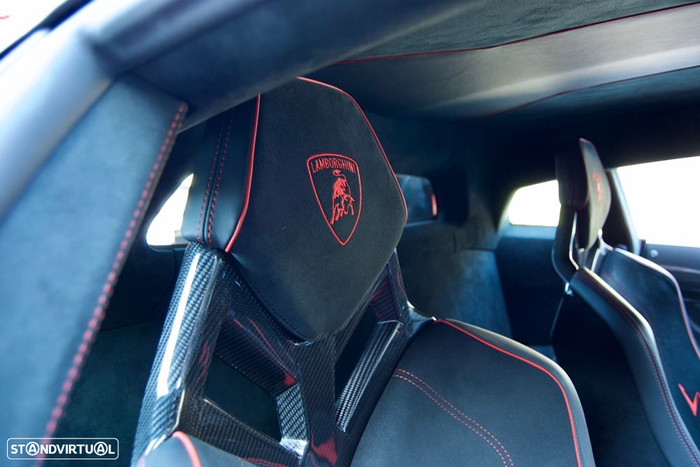 Lamborghini Aventador 6.5 V12 LP750-4 SV - 30