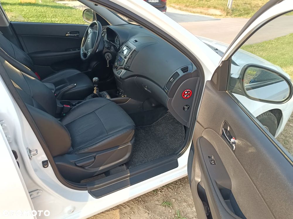 Hyundai i30 2.0 Premium - 37