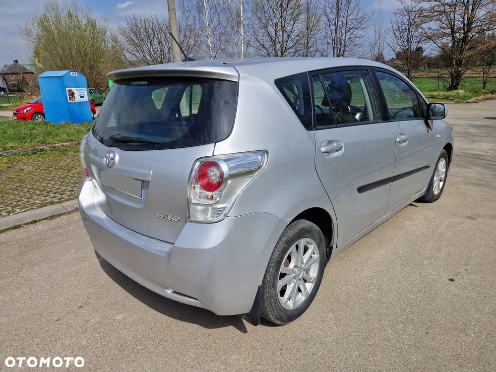 Toyota Verso 2.0 D-4D Premium - 4