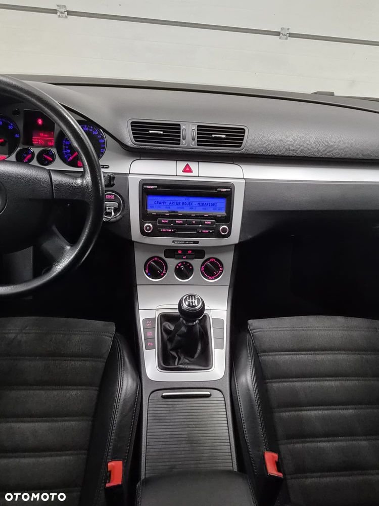 Volkswagen Passat - 16