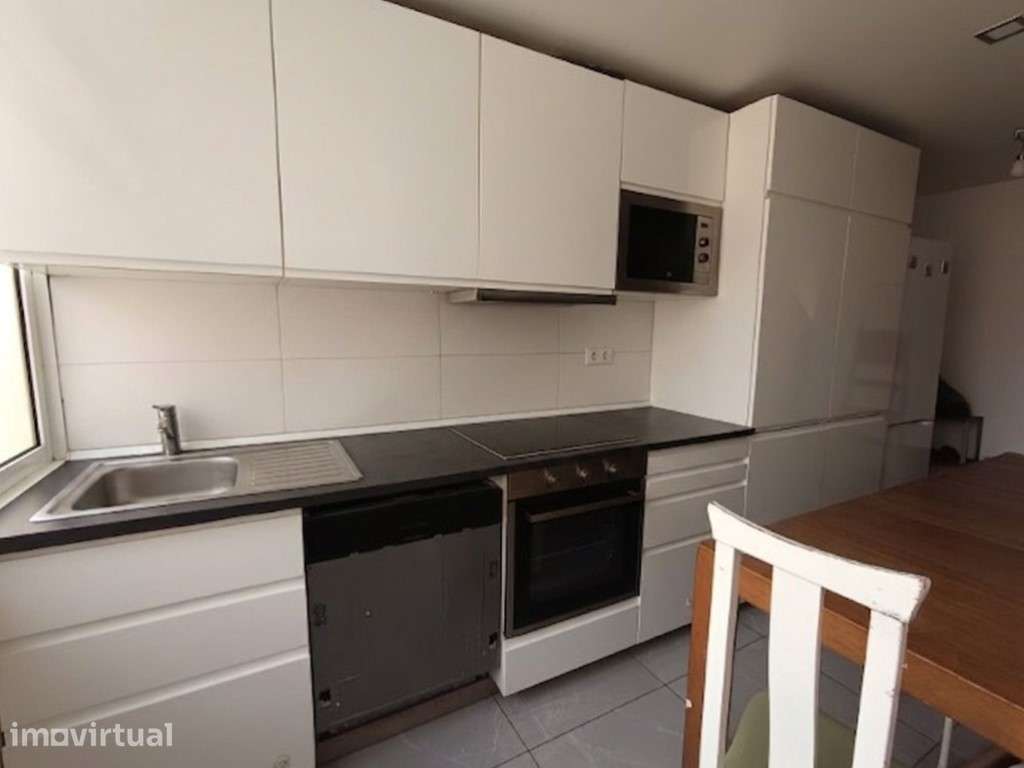 Apartamento T3 Convertido em T5 | Elevada Rentabilidade - Grande imagem: 2/17