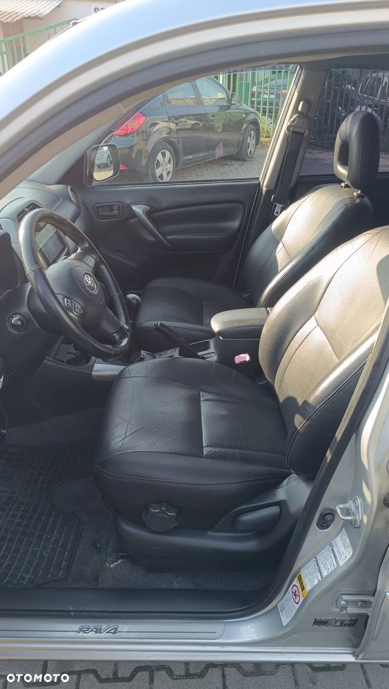 Toyota RAV4 2.0 D-4D 4x4 - 18