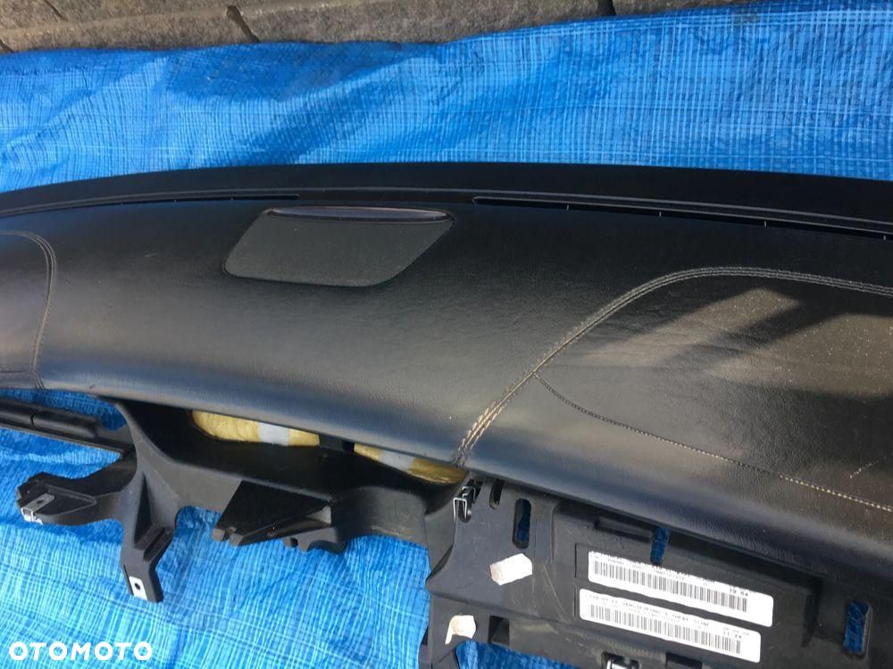 Mercedes CLS W219 / Konsola Skóra / Demontaż / 2006 - 6