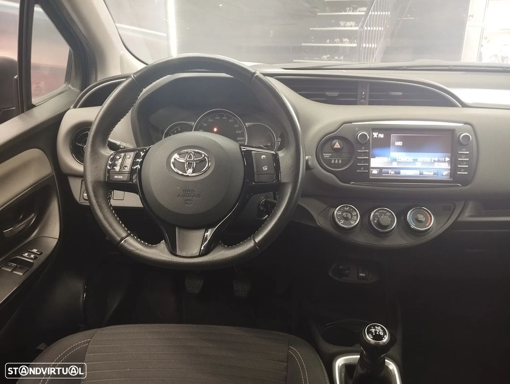 Toyota Yaris 1.0 VVT-i Comfort — fotografia 12