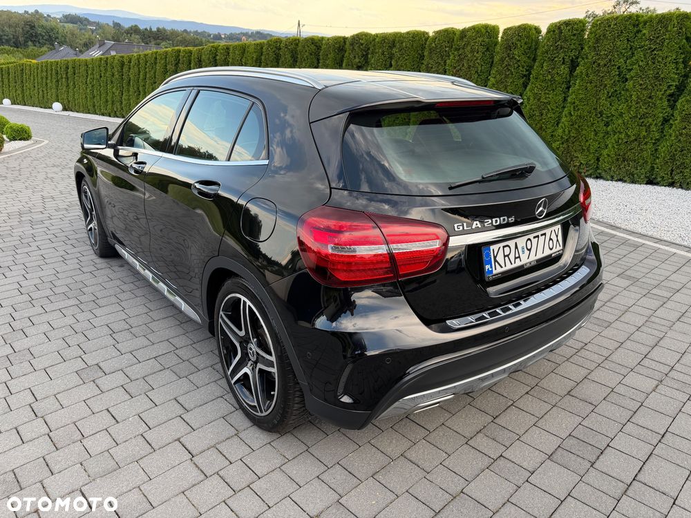 Mercedes-Benz GLA 200 d AMG Line - 13