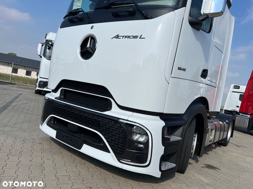 Mercedes-Benz ACTROS - 3