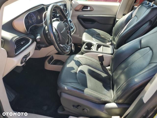 Chrysler Pacifica - 6