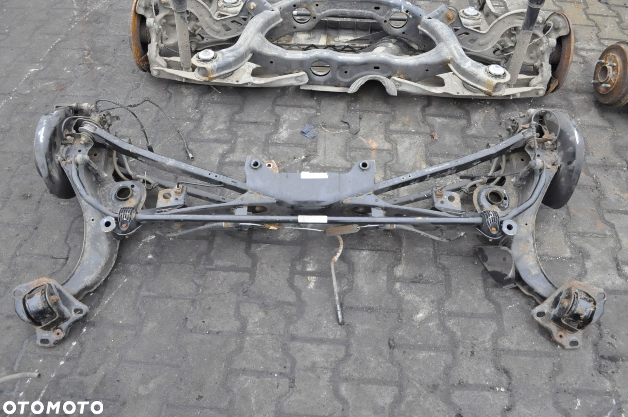 MINI F56 ZAWIESZENIE BELKA TYŁ SANKI + ZACISKI - 1