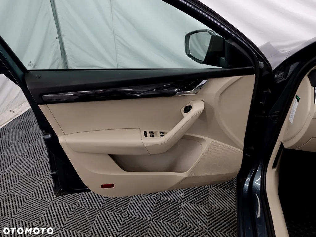 Skoda Octavia 2.0 TDI Elegance DSG - 15