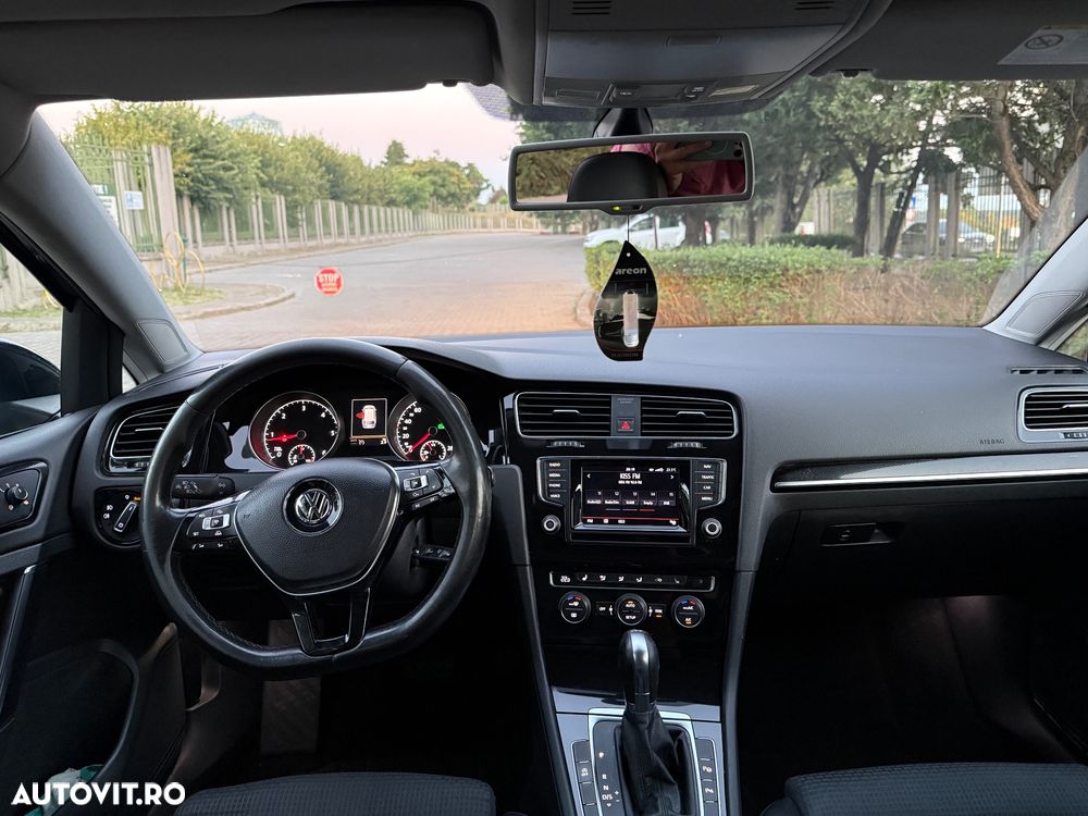 Volkswagen Golf - 6