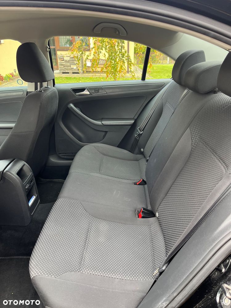 Volkswagen Jetta - 8