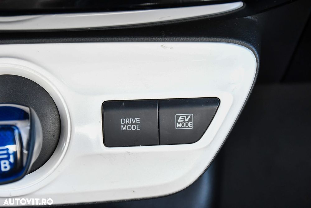 Toyota Prius 1.8 Dual VVT-i Sol+ - 18