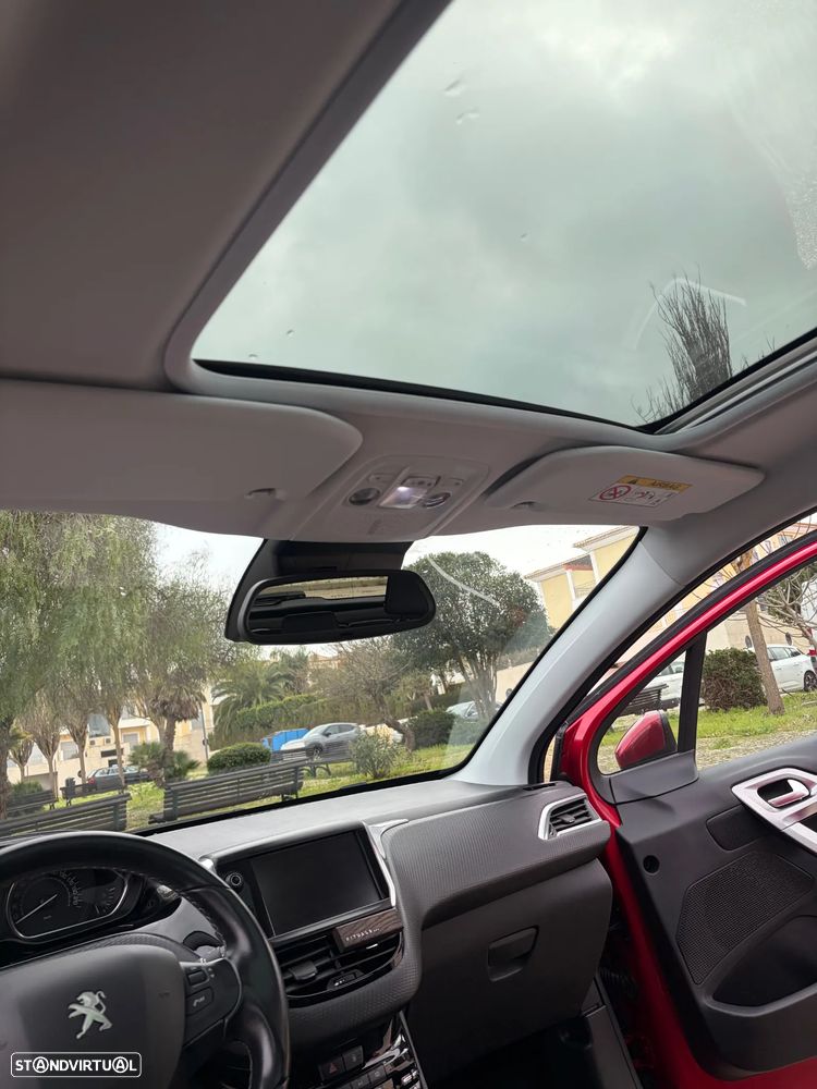 Peugeot 2008 1.2 PureTech Allure EAT6 - 3