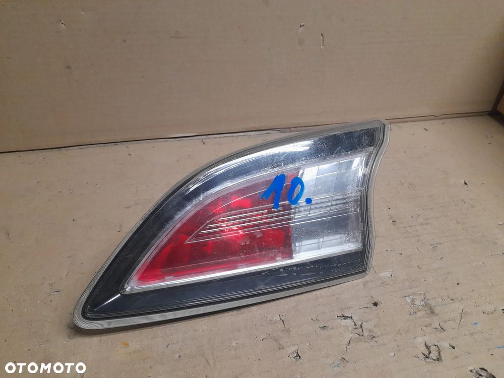 LAMPA TYŁ TYLNA PRAWA W KLAPE MAZDA 3 - 1