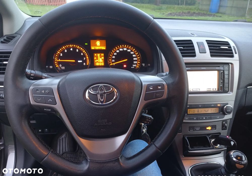 Toyota Avensis Combi 1.8 Executive - 10