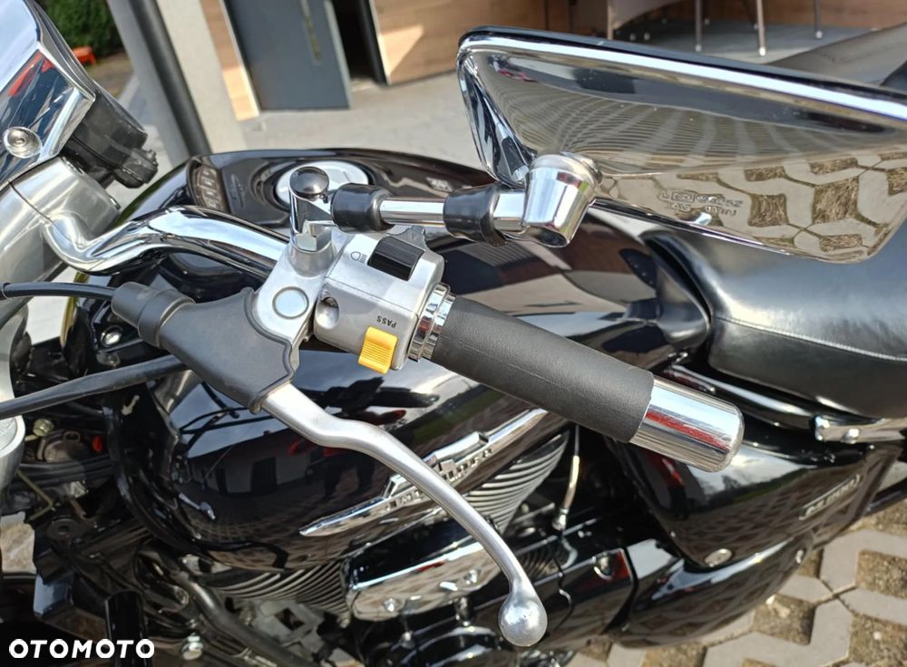 Suzuki Intruder - 16