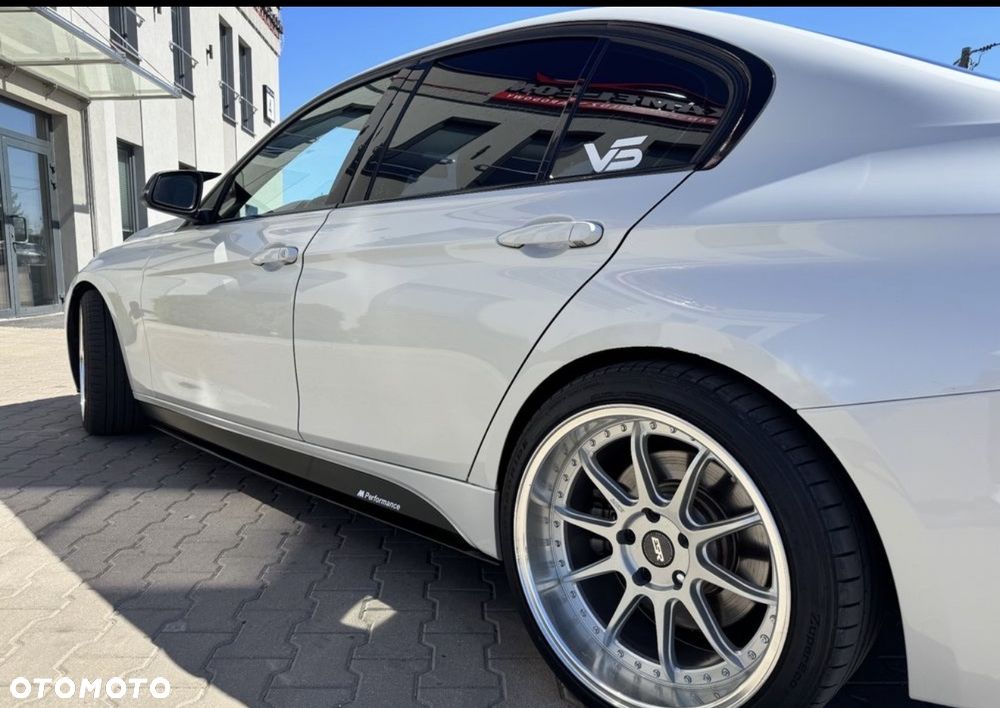 BMW Seria 3 335i Sport Line - 17
