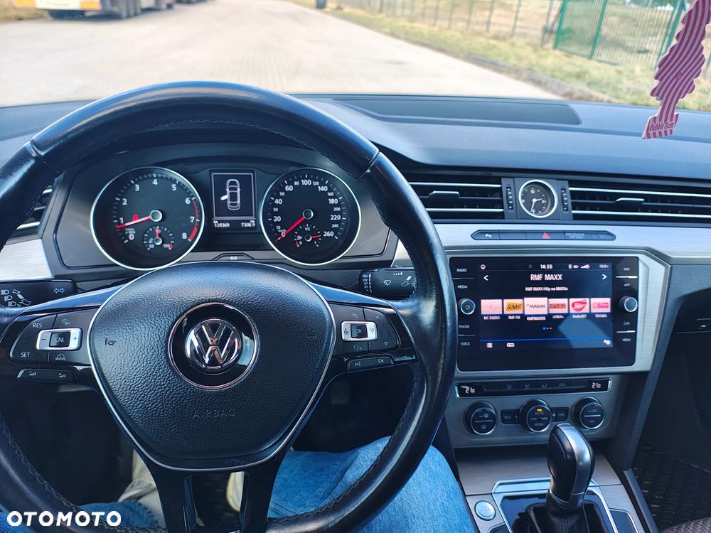 Volkswagen Passat - 18