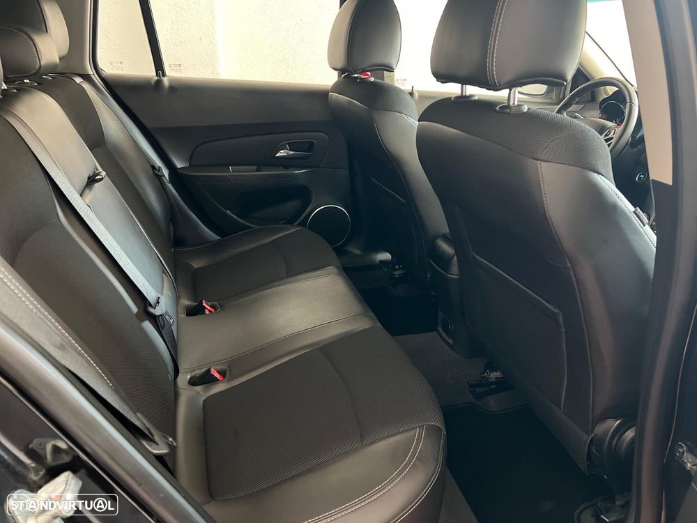 Chevrolet Cruze SW 1.7 VCDi LT - 26