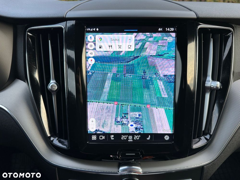 Volvo XC 60 B4 D Plus Dark - 17