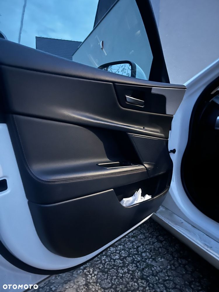 Jaguar XE 20d Prestige - 9