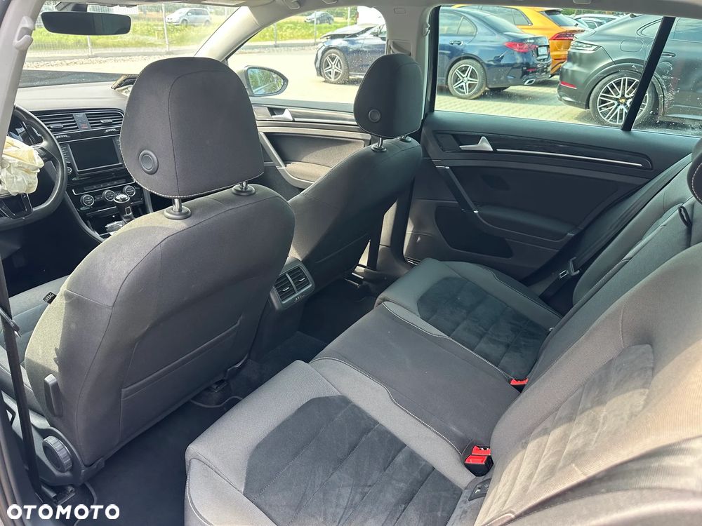 Volkswagen Golf - 10