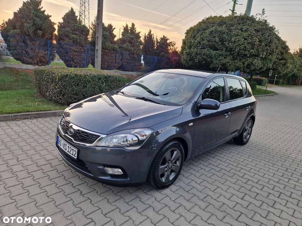 Kia Ceed - 1