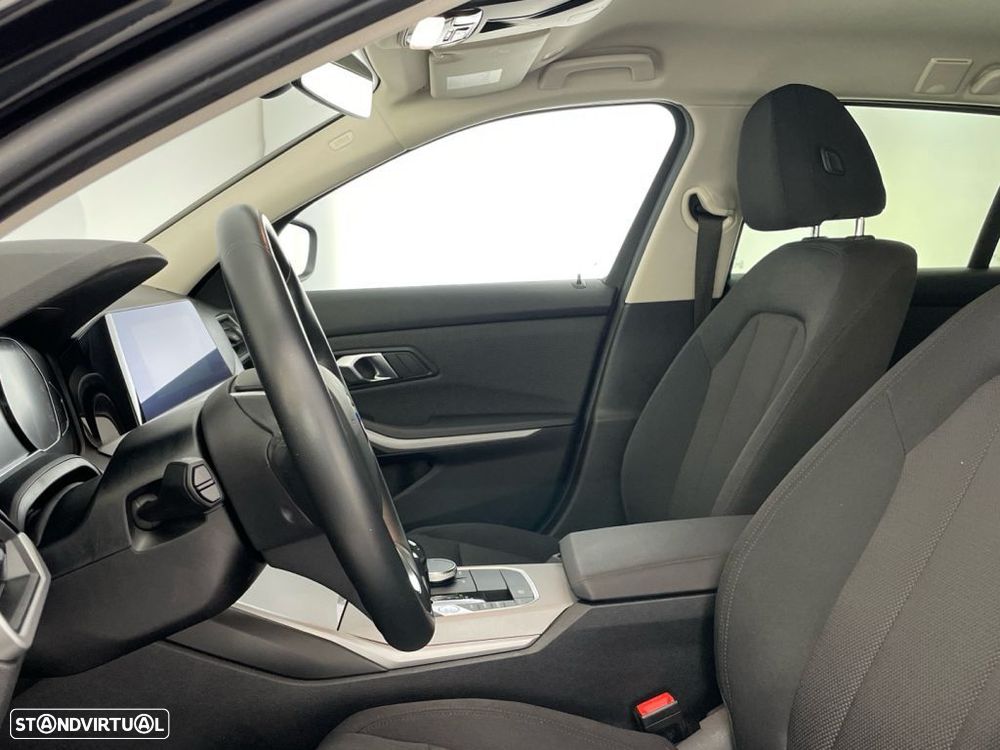 BMW 330 e Auto - 21