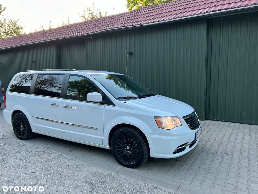 Chrysler Town & Country - 9