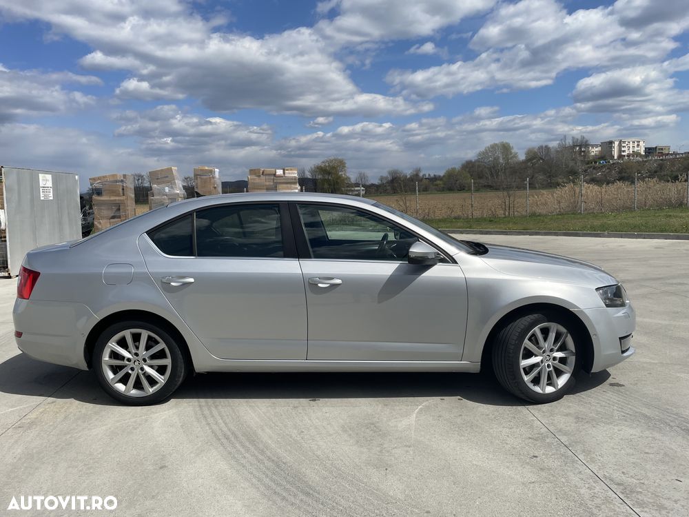 Skoda Octavia 1.6 TDI STYLE DSG - 16