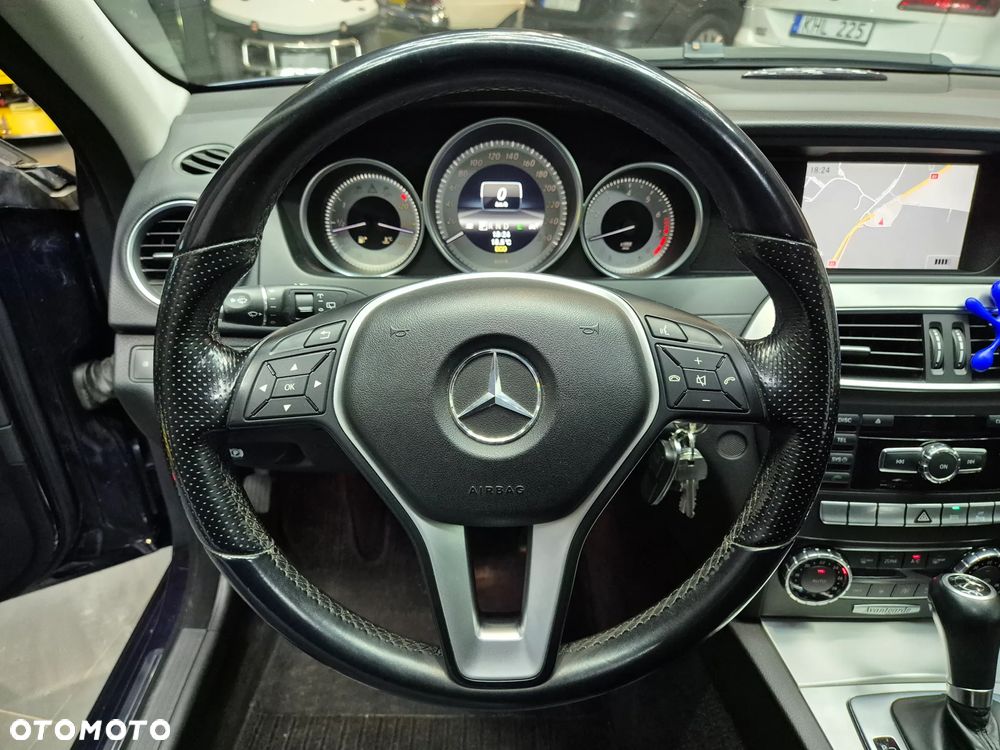 Mercedes-Benz Klasa C 200 T CGI Automatik BlueEFFICIENCY Avantgarde - 29