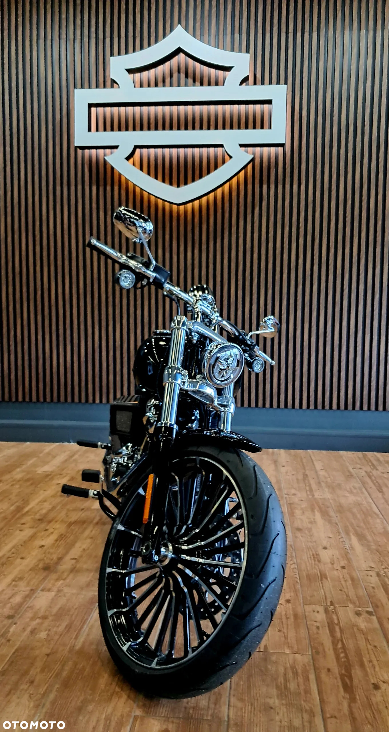 Harley-Davidson Softail Breakout - 13