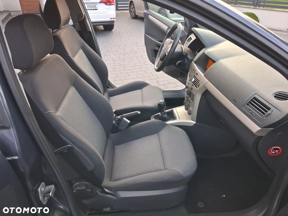 Opel Astra 1.6 Caravan - 12