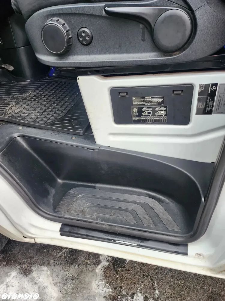 Mercedes-Benz Sprinter - 13