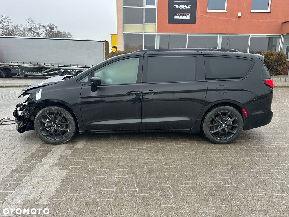 Chrysler Pacifica - 2