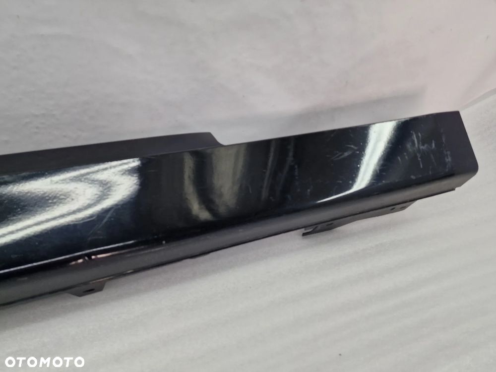 BMW 4 F32 / F33 PRAWA LISTWA PROGOWA / NAKŁADKA PROGU , NR 51777285786 / 7285786 , NR AUKCJI PR371 - 6