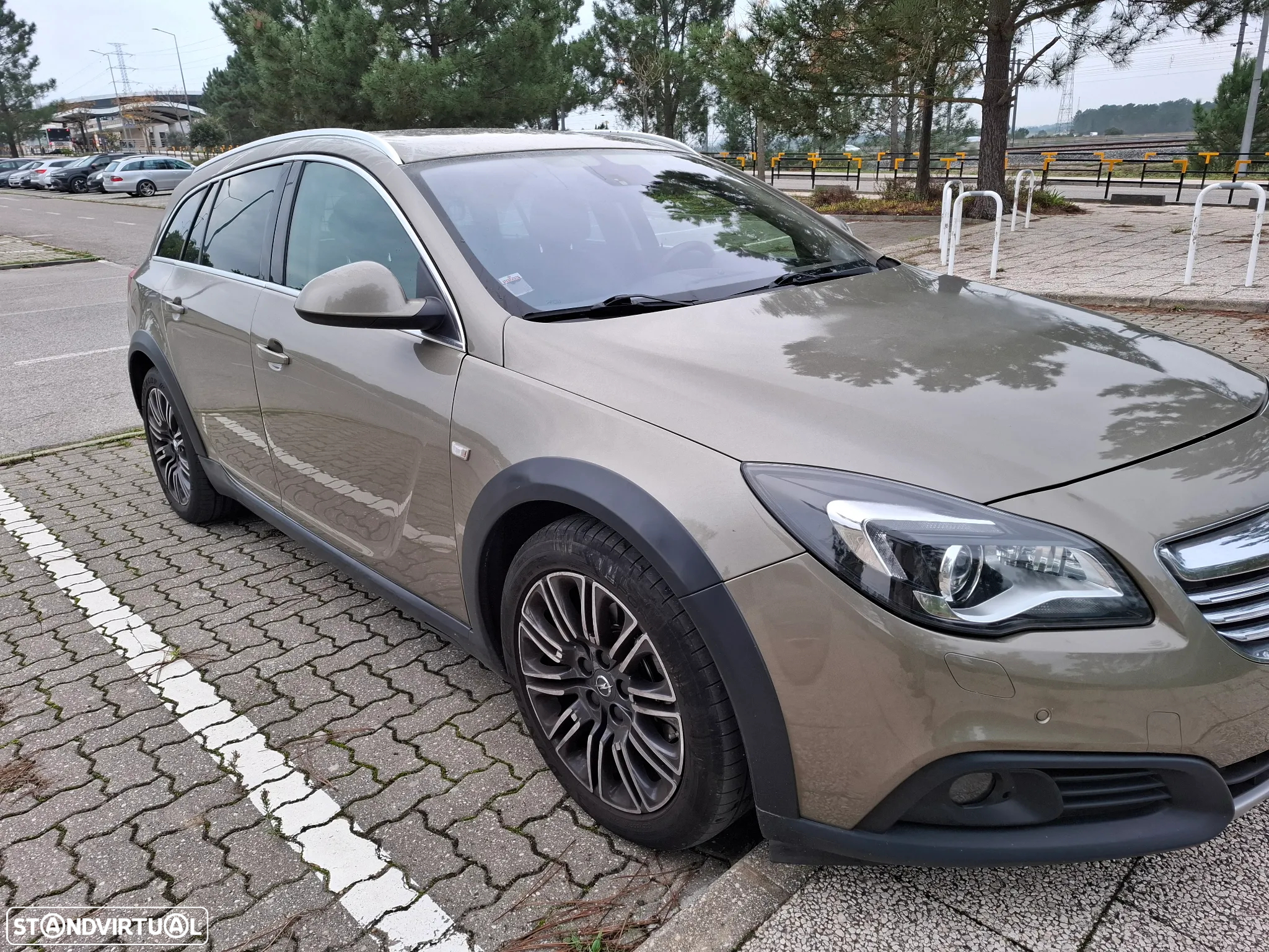 Opel Insignia Country Tourer 2.0 CDTi AWD S/S - 12