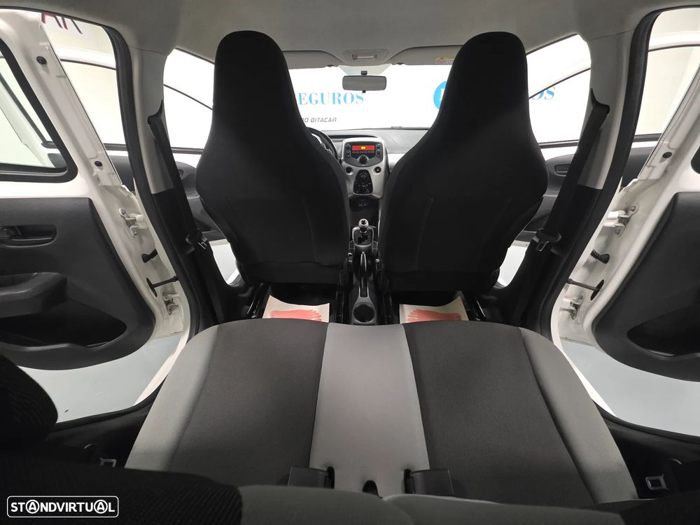 Toyota Aygo 1.0 X-Play Plus MM - 25