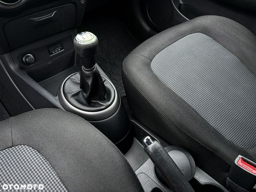 Hyundai i20 1.2 Fifa World Cup Edition - 18