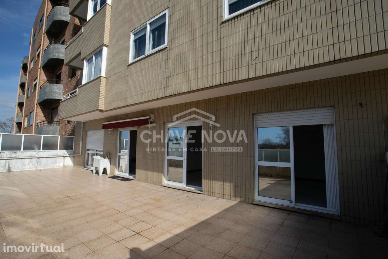 T2 com Terraço de 40m² e 2 Lugares de Garagem - Grande imagem: 3/30