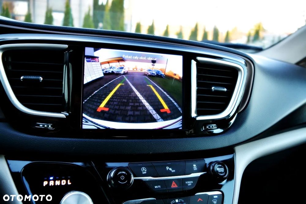 Chrysler Pacifica - 10