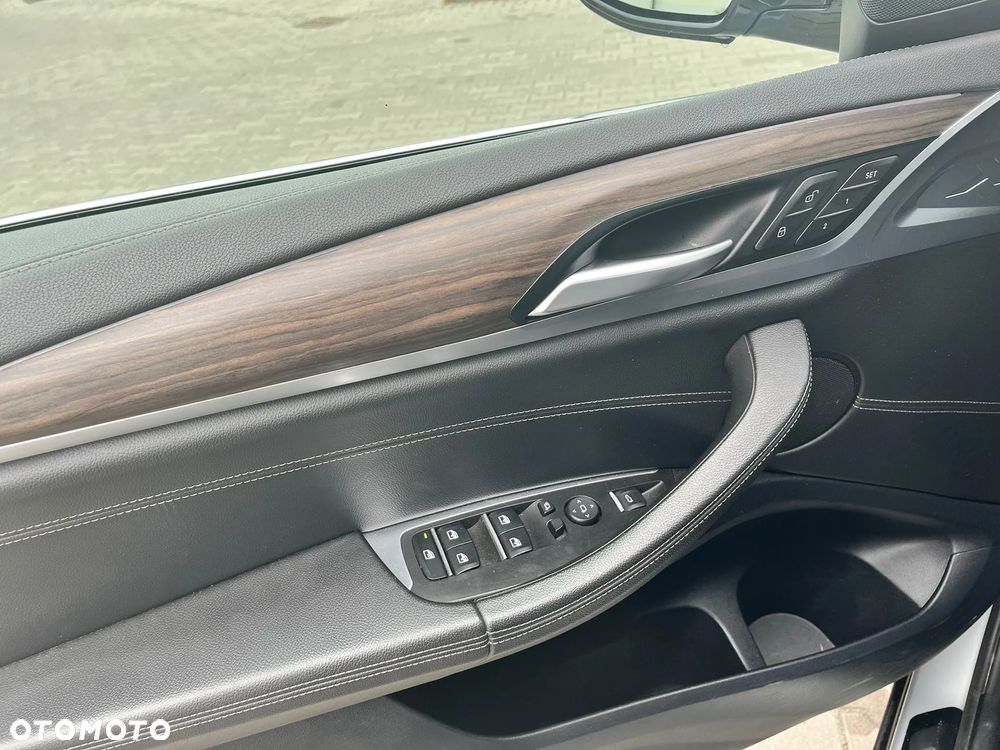 BMW X3 xDrive30i Luxury Line - 16