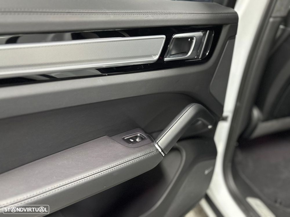 Porsche Cayenne E-Hybrid Tiptronic S Black Edition - 27