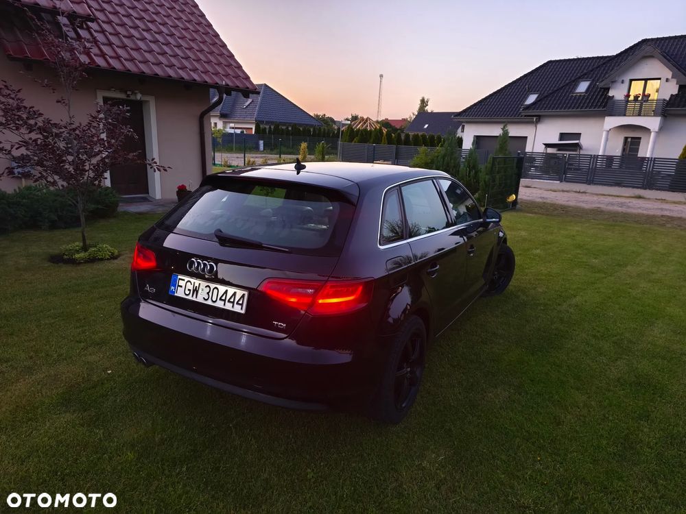 Audi A3 Sportback 2.0 TDI S line Sportpaket - 13