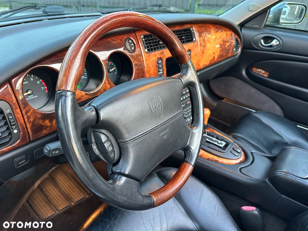 Jaguar XK8 - 11